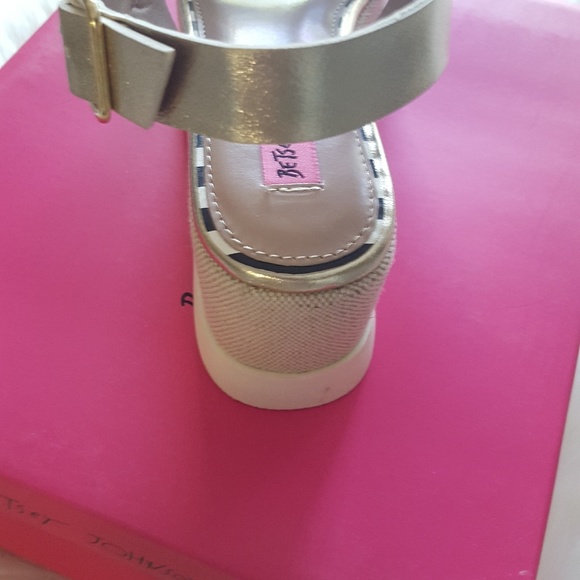 HP!!!! ✨BETSY JOHNSON SHOES!! HP - Picture 5 of 7